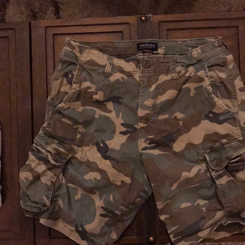 AE Camo cargo shorts